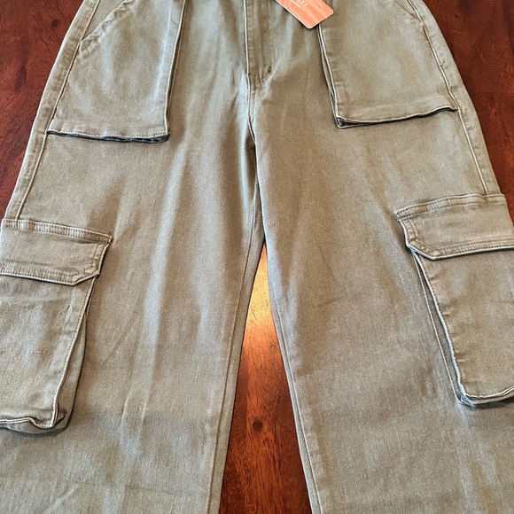 SOLD-High-Waisted Green Cargo Pants - Picture 9 of 10